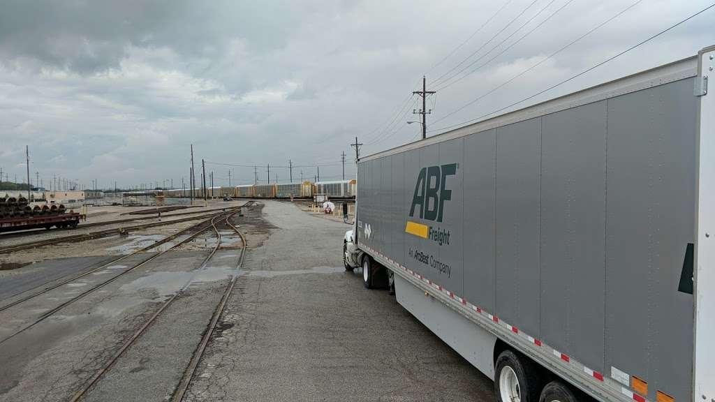 Bnsf dock 1 car delivery | Service Rd, Kansas City, KS 66106, USA | Phone: (913) 551-4344