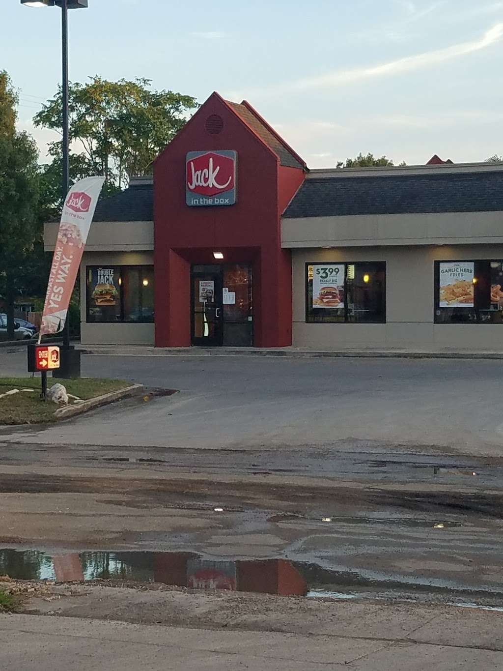 Jack in the Box | 3706 S Zarzamora St, San Antonio, TX 78225, USA | Phone: (210) 922-3769