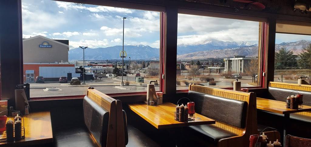 Famous Daves Bar-B-Que | 8330 Razorback Rd, Colorado Springs, CO 80920, USA | Phone: (719) 265-6227