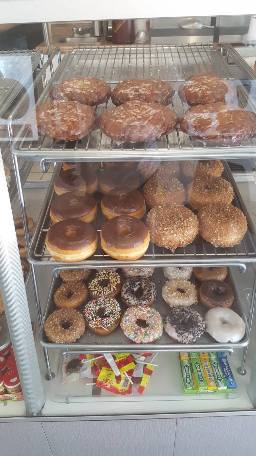 Howards Donuts | 2666 Foothill Blvd, San Bernardino, CA 92410, USA | Phone: (909) 889-9861