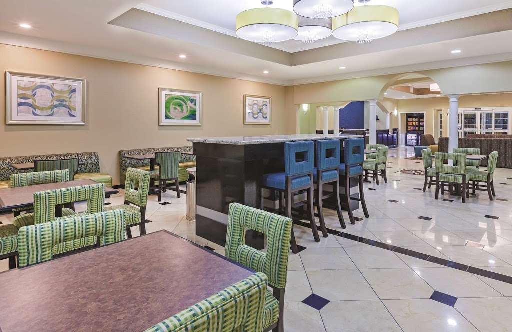 La Quinta Inn & Suites Pearland | 9002 Broadway St, Pearland, TX 77584, USA | Phone: (281) 412-5454