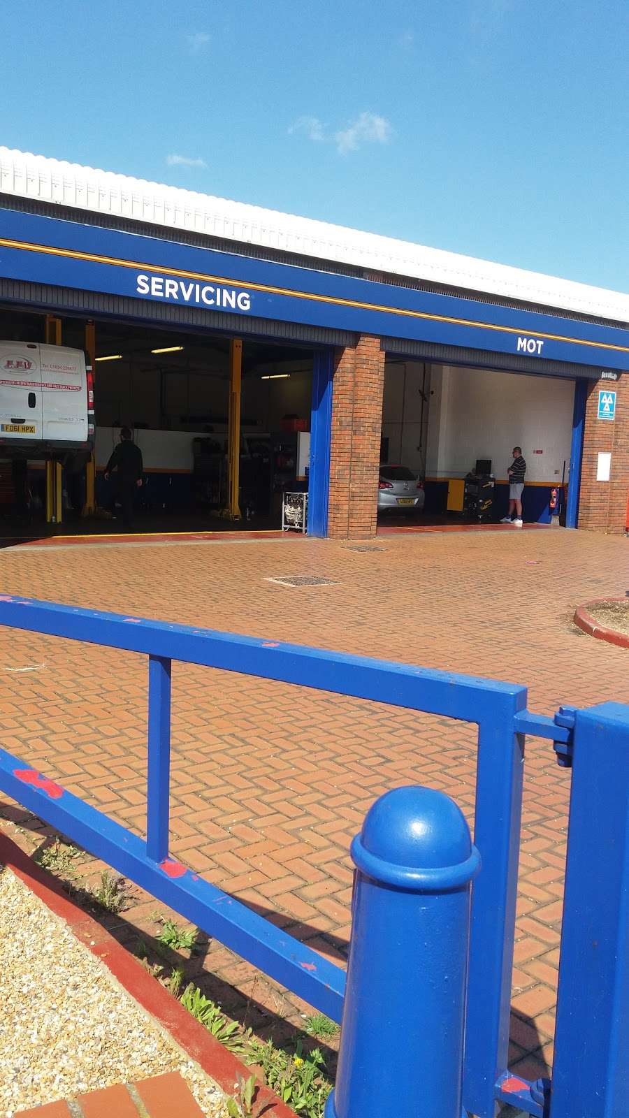 Kwik Fit Plus Gravesend | Rochester Rd, Gravesend DA12 2LY, UK | Phone: 01474 323315