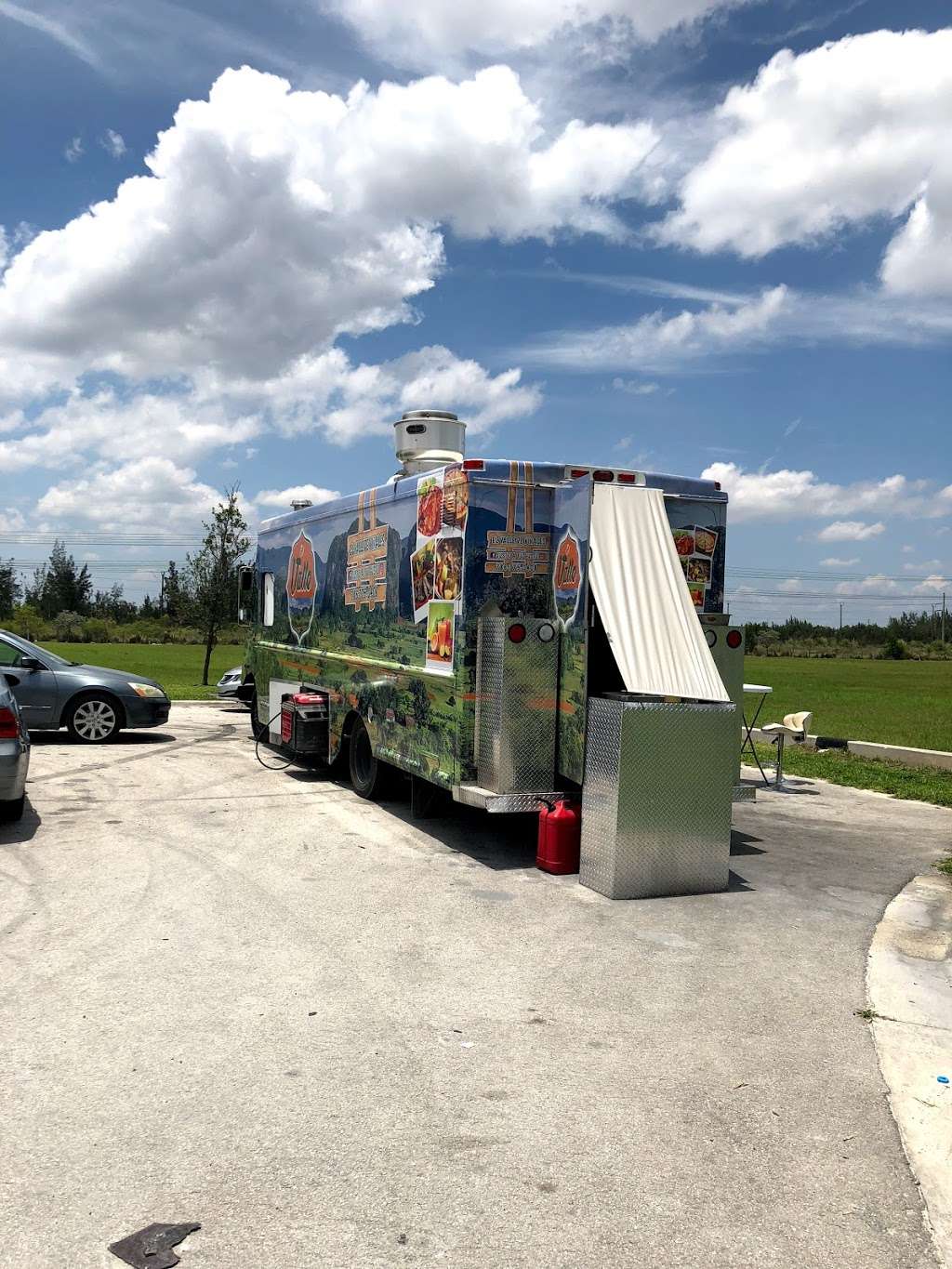 Food truck el valle de viñales | NW 135th Ave, Miami, FL 33182, USA | Phone: (786) 775-0408