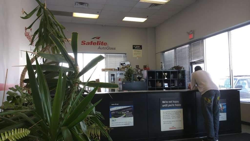 Safelite AutoGlass | 292 North Ave, Bridgeport, CT 06606, USA | Phone: (877) 664-8932