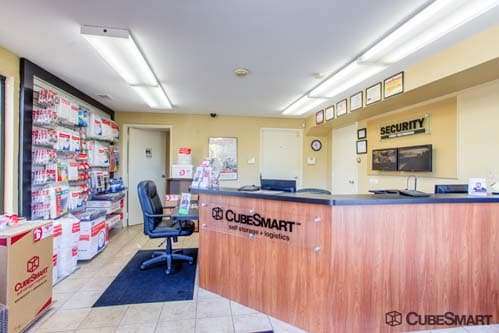 CubeSmart Self Storage | 1004 S Milwaukee Ave, Wheeling, IL 60090 | Phone: (847) 537-2242