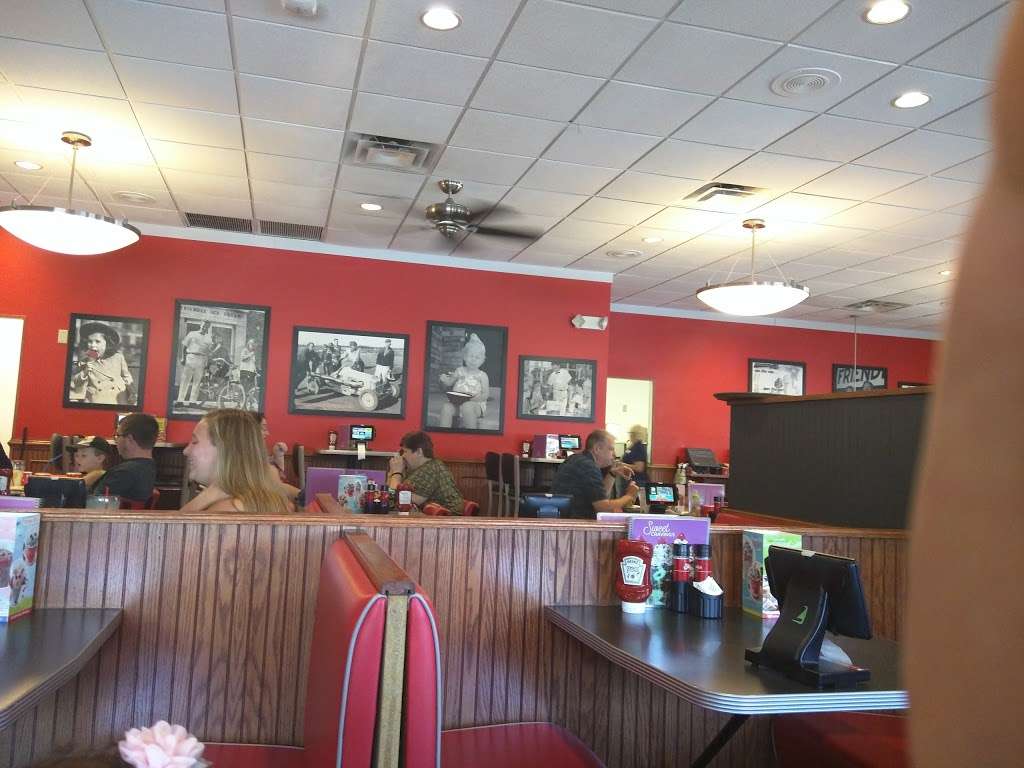 Friendlys | 10 Washington St, Attleboro, MA 02703, USA | Phone: (508) 761-9104