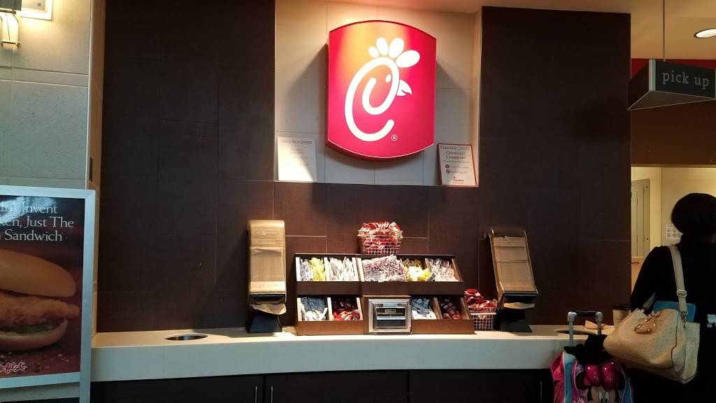 Chick-fil-A | 4300 Glumack Dr C-2560, St Paul, MN 55111, USA | Phone: (612) 355-4678