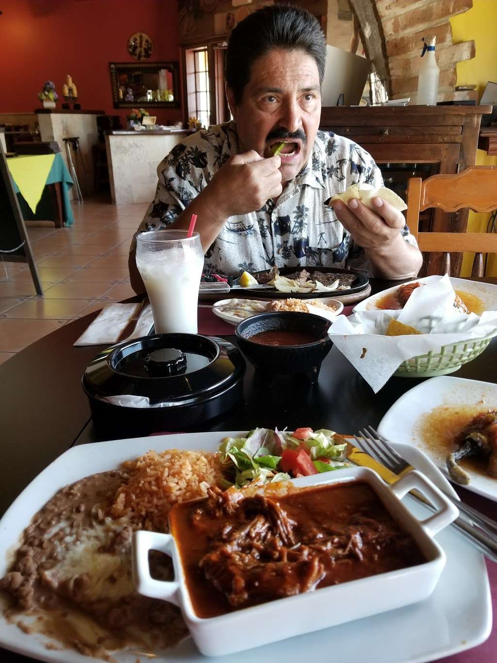 Tlaquepaque Restaurant | 101 W Santa Fe Ave, Placentia, CA 92870 | Phone: (714) 528-0110