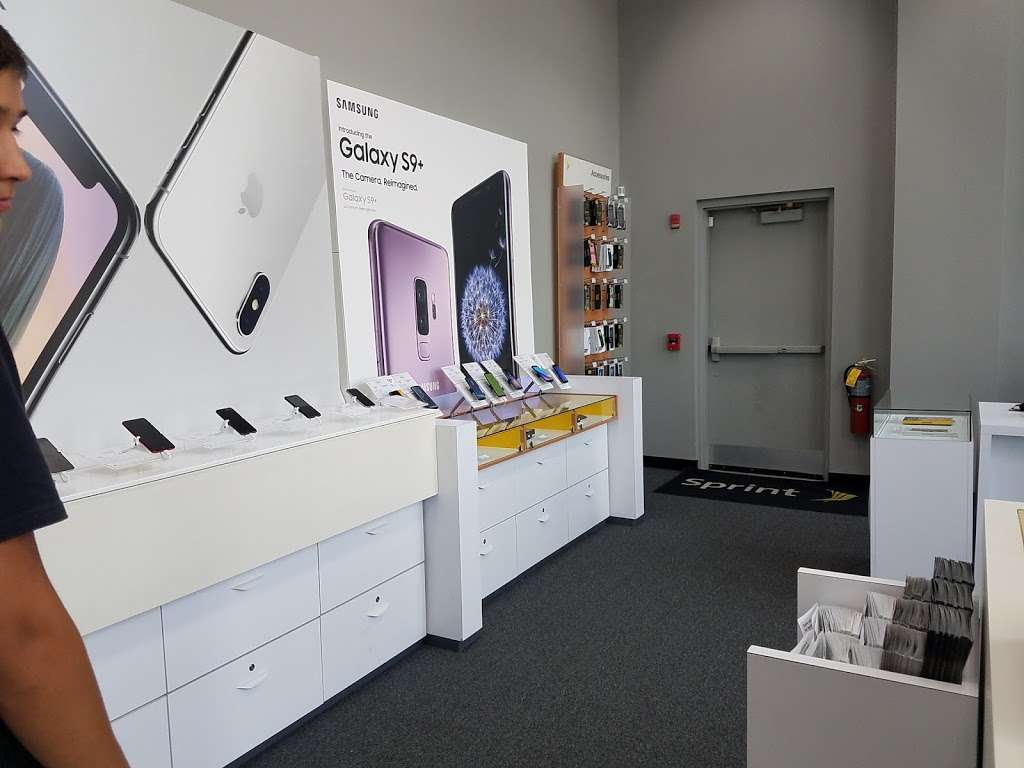 Sprint Store | 623 E Boughton Rd #100, Bolingbrook, IL 60440, USA | Phone: (630) 312-8631