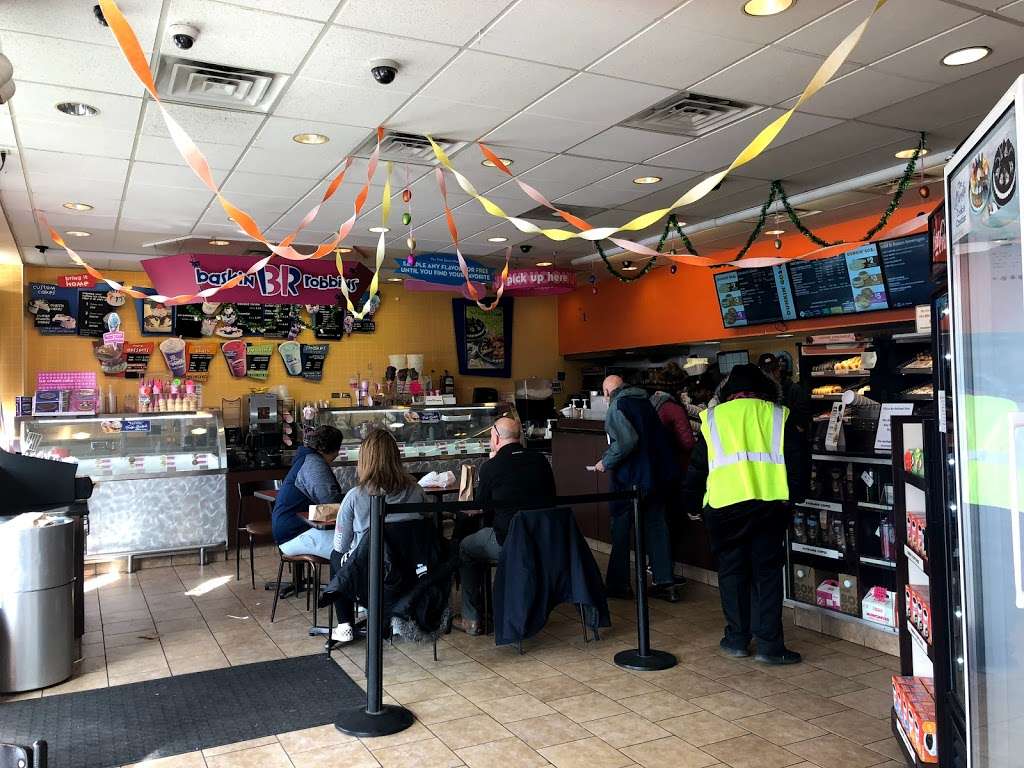 Dunkin | 500 W Roosevelt Rd Suite 7, Chicago, IL 60607 | Phone: (312) 765-0199