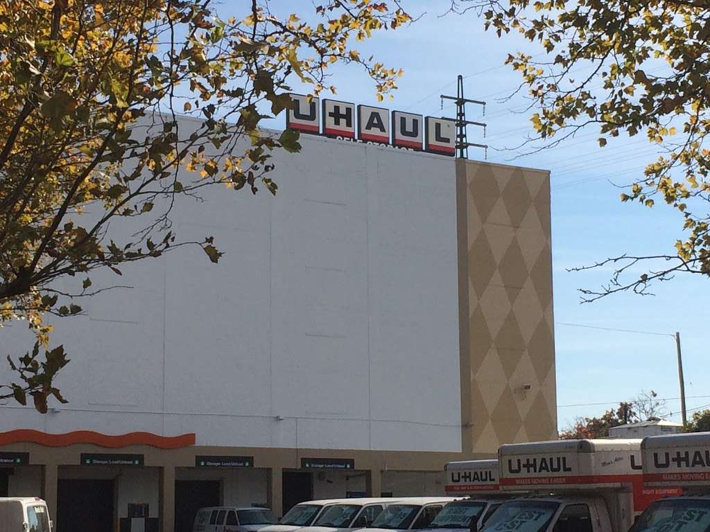 U-Haul Moving & Storage of Rockville | 230-240 Maple Ave, Rockville Centre, NY 11570, USA | Phone: (516) 764-3703