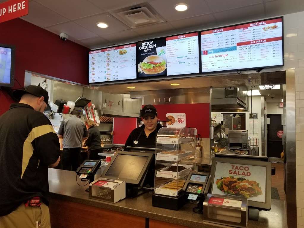 Wendys | 1028 US-44, Raynham, MA 02767, USA | Phone: (508) 821-2015