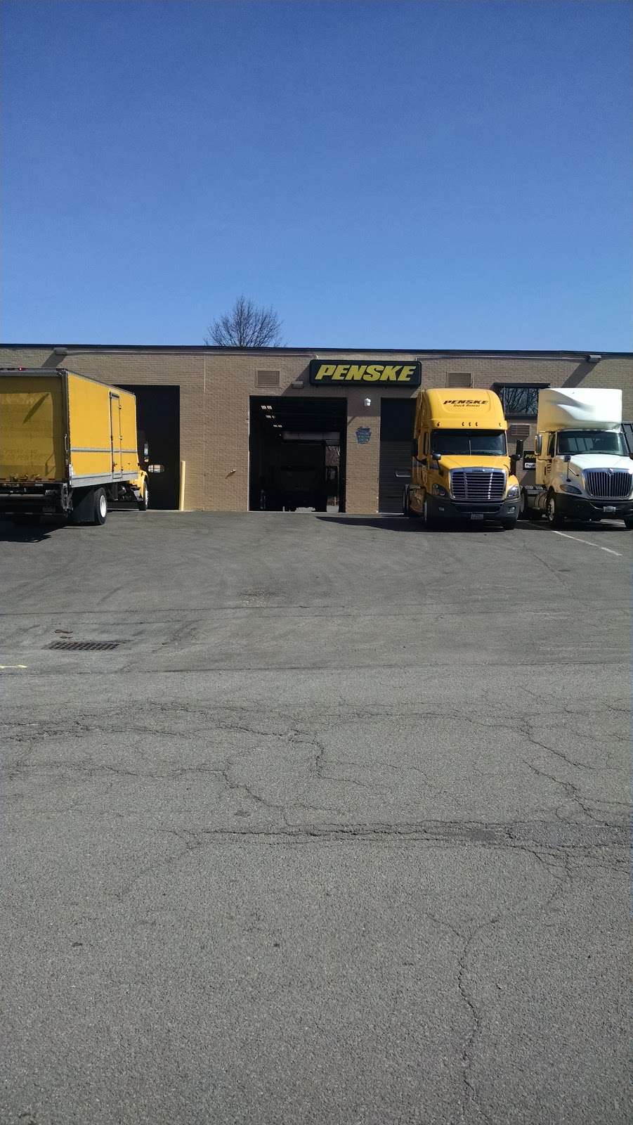 Penske Truck Rental | 100 Dessen Dr, Hazleton, PA 18202, USA | Phone: (570) 455-5850