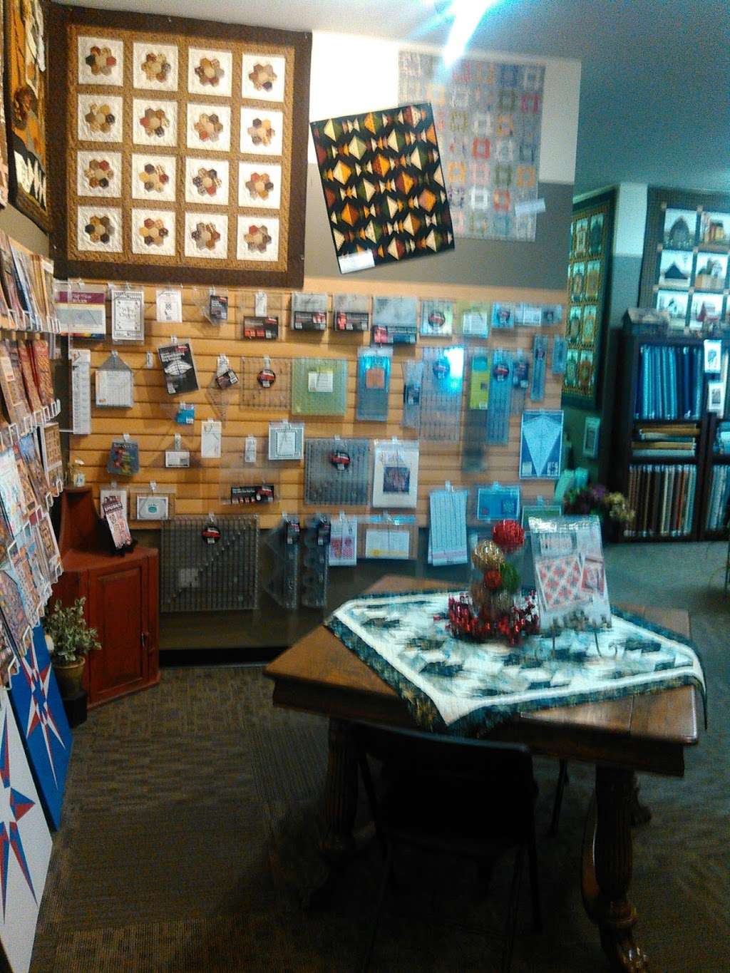 Crossroads Quilting | 1720 N Walnut St, Cameron, MO 64429, USA | Phone: (816) 649-0550