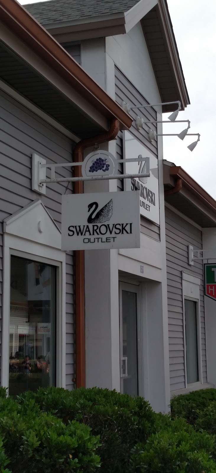 Swarovski Woodbury Outlets | 839 Adirondack Way, Central Valley, NY 10917 | Phone: (845) 928-1003