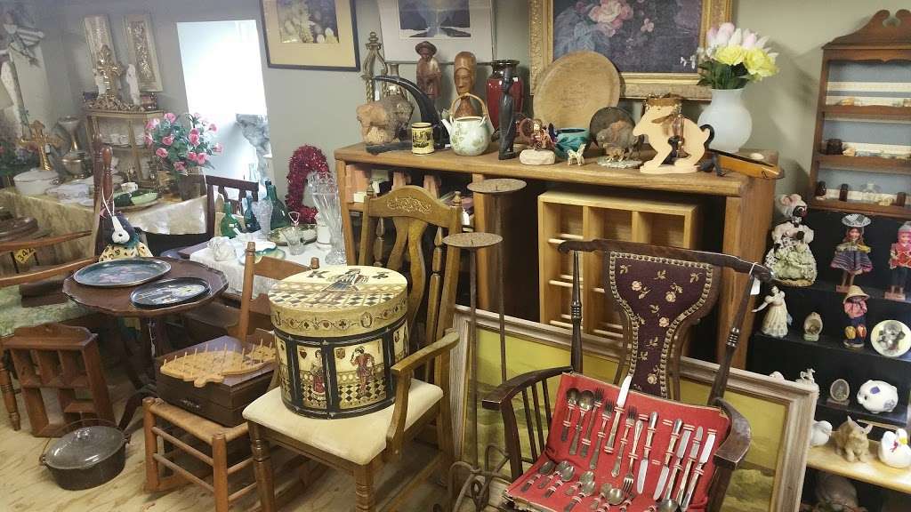 Rustys Antiques & Vintage Collectibles Indoor Flea Market | 34 Old Derry Rd, Hudson, NH 03051, USA | Phone: (603) 321-6023