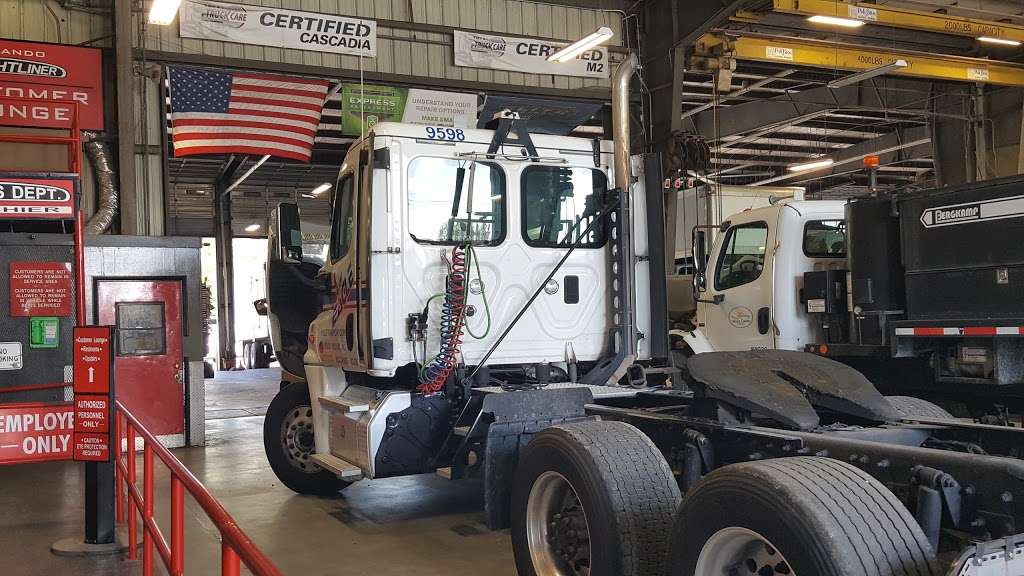 Orlando Freightliner | 2455 S Orange Blossom Trail, Apopka, FL 32703, USA | Phone: (407) 295-3846