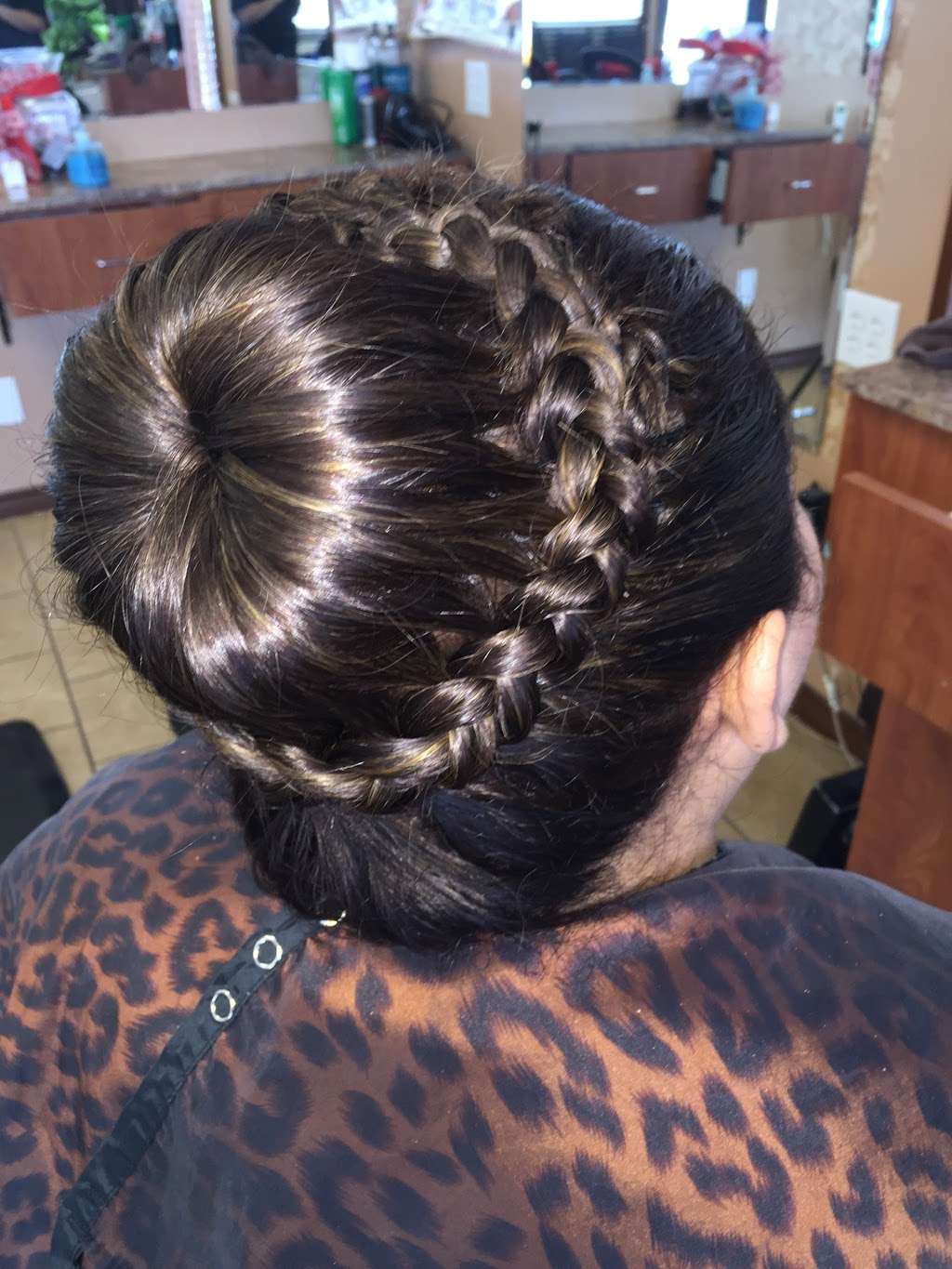 Nuevo Look Salon | 2831 W Grauwyler Rd, Irving, TX 75061, USA | Phone: (972) 790-2379