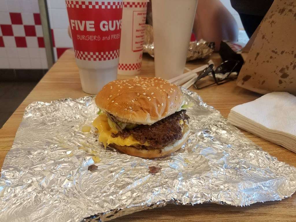 Five Guys | 1736 Tilden Ridge Dr, Hamburg, PA 19526, USA | Phone: (484) 660-3640