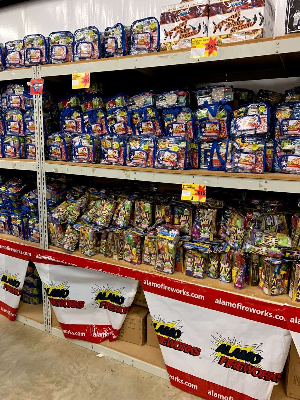 Alamo Fireworks Megastore | 2948 Pue Rd, San Antonio, TX 78245, USA | Phone: (210) 667-1106