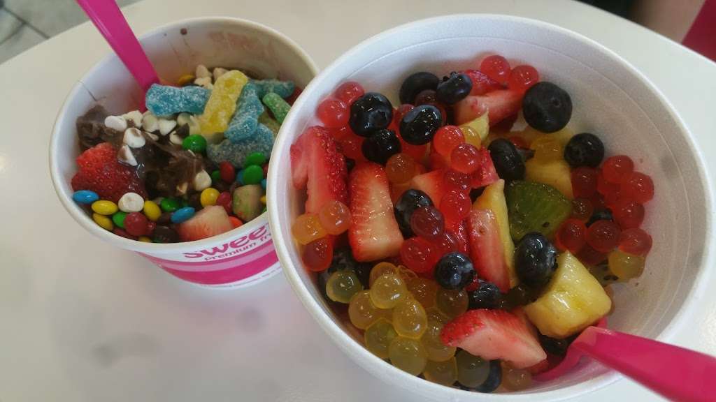 Sweet Frog Legends Kansas City | 1829 Village West Pkwy #131, Kansas City, KS 66111, USA | Phone: (913) 287-1000