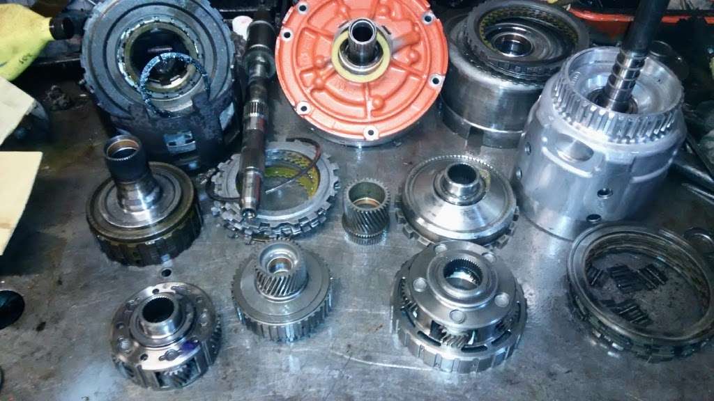 jds transmission service ( we speak spanish ) | 801 W Plantation Dr, Clute, TX 77531, USA | Phone: (281) 898-0988