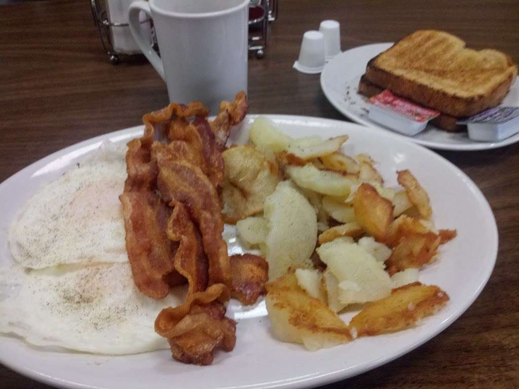 Sunnyway Diner | 140 N Antrim Way, Greencastle, PA 17225, USA | Phone: (717) 597-3928