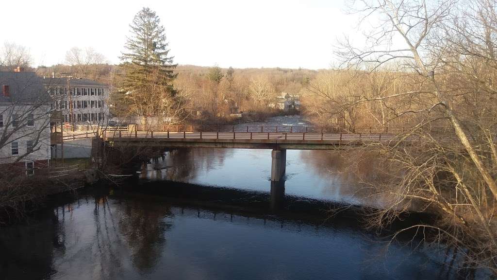 Blackstone River Greenway (parking) | 37-85 Canal St, Blackstone, MA 01504, USA