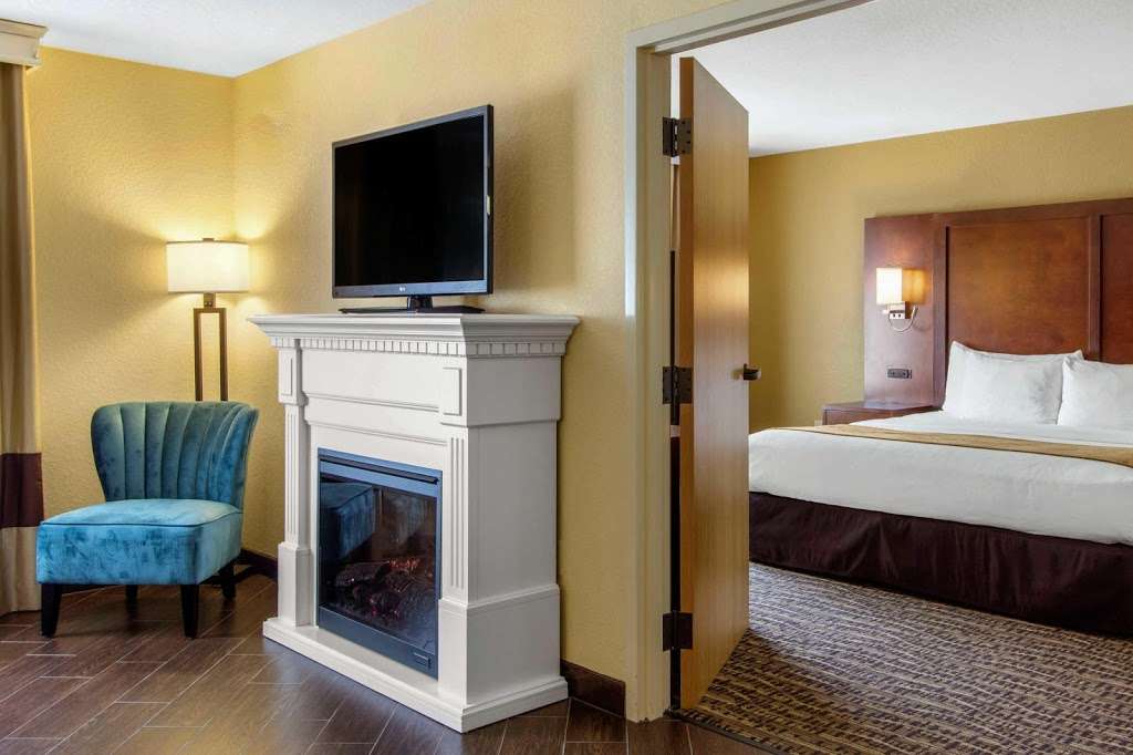 Comfort Suites The Villages | 1202 Avenida Central, Lady Lake, FL 32159, USA | Phone: (352) 259-6578