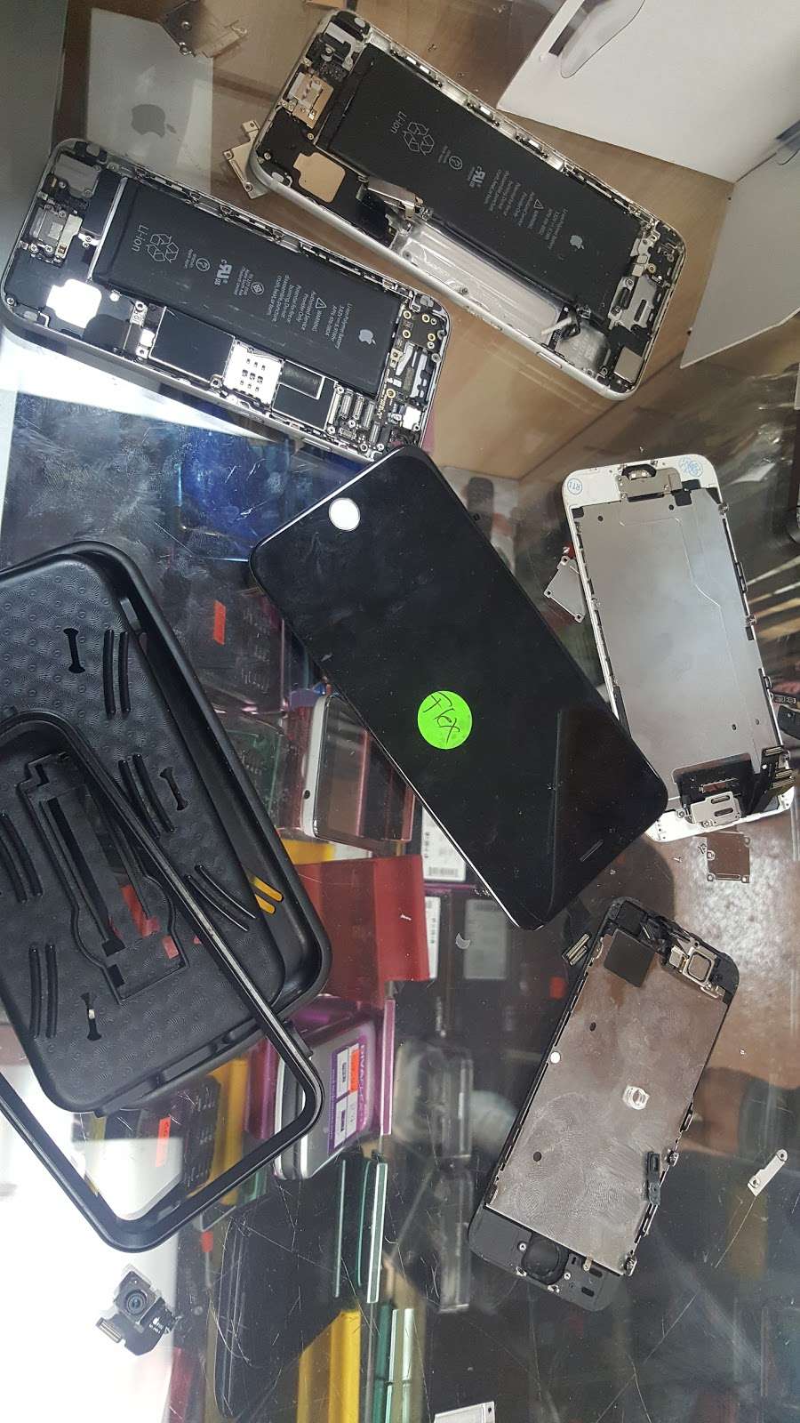 Get connected cellular and phone repair | 207 W 103rd St, Chicago, IL 60628, USA | Phone: (773) 291-0606
