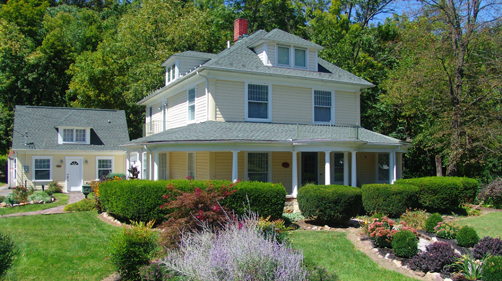 Brookside Cottage And Brookside Manor | 27 Warren St, Berkeley Springs, WV 25411, USA | Phone: (443) 254-2866