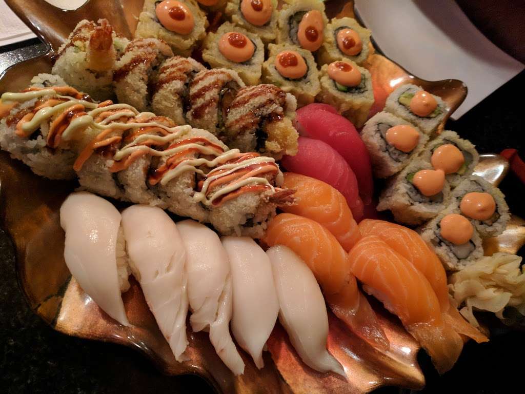 Volcano Sushi Cafe | 1062 W Taylor St, Chicago, IL 60607, USA | Phone: (312) 733-8933