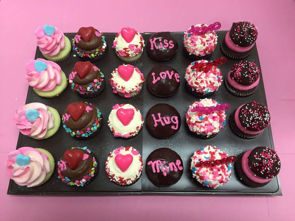 Gigis Cupcakes | 6780 W 135th St, Overland Park, KS 66223 | Phone: (913) 814-3883