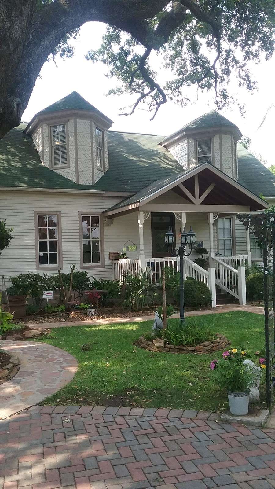 Oak Tree Manor | 5310 Spring Stuebner Rd, Spring, TX 77389, USA | Phone: (281) 704-9639