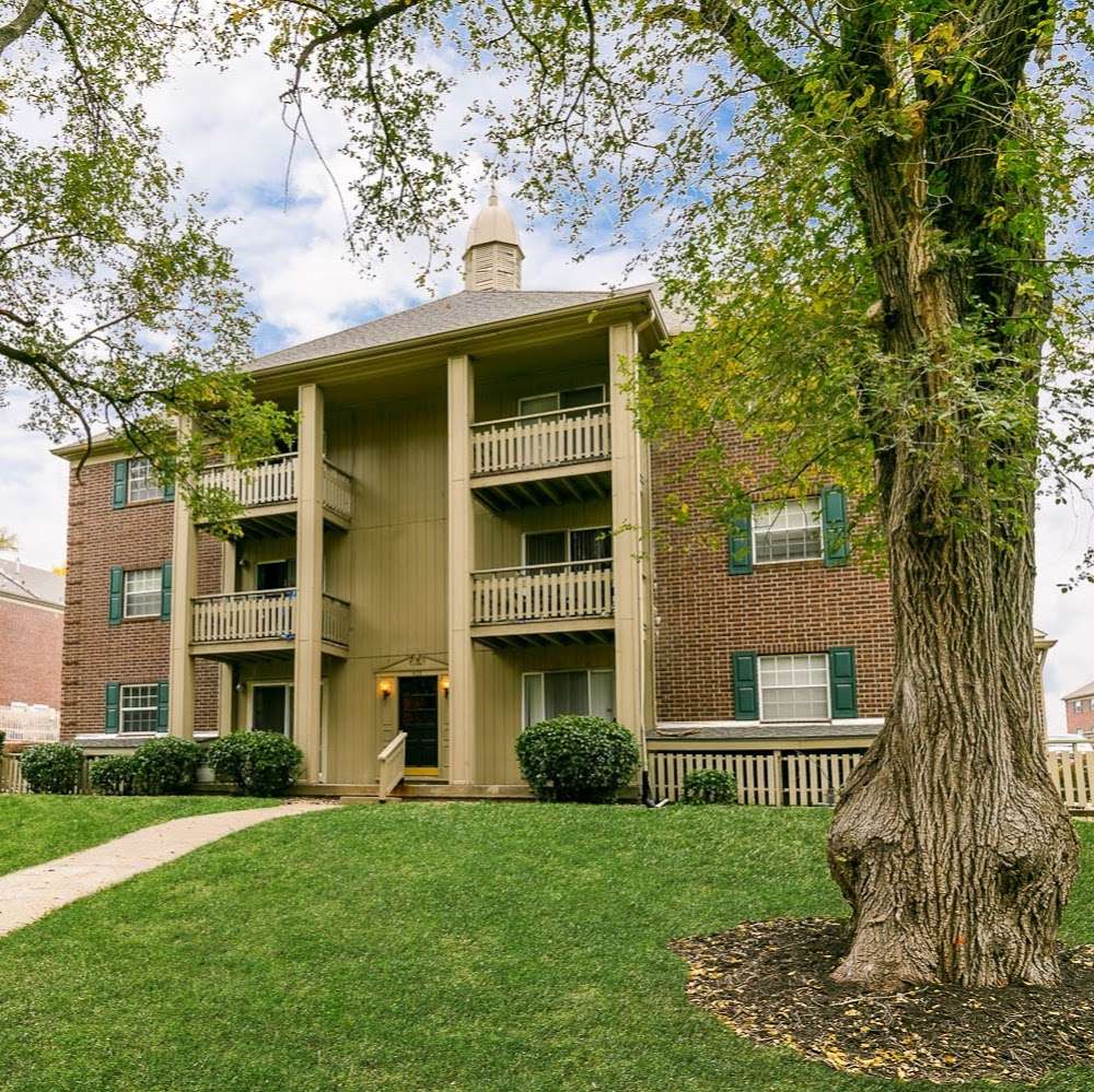 Wilshire Apartments | 205 Belmont St, Liberty, MO 64068, USA | Phone: (816) 281-2660