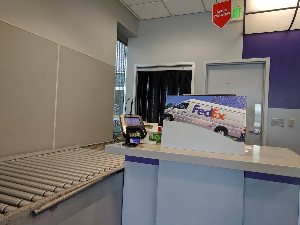 FedEx Ship Center | 4450 Distriplex Cove, Memphis, TN 38118, USA | Phone: (800) 463-3339