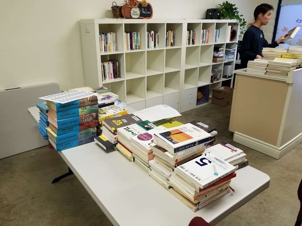 Orange Tree Library 오렌지 나무 작은도서관 | 3579 Arlington Ave #500, Riverside, CA 92506, USA | Phone: (909) 247-7355