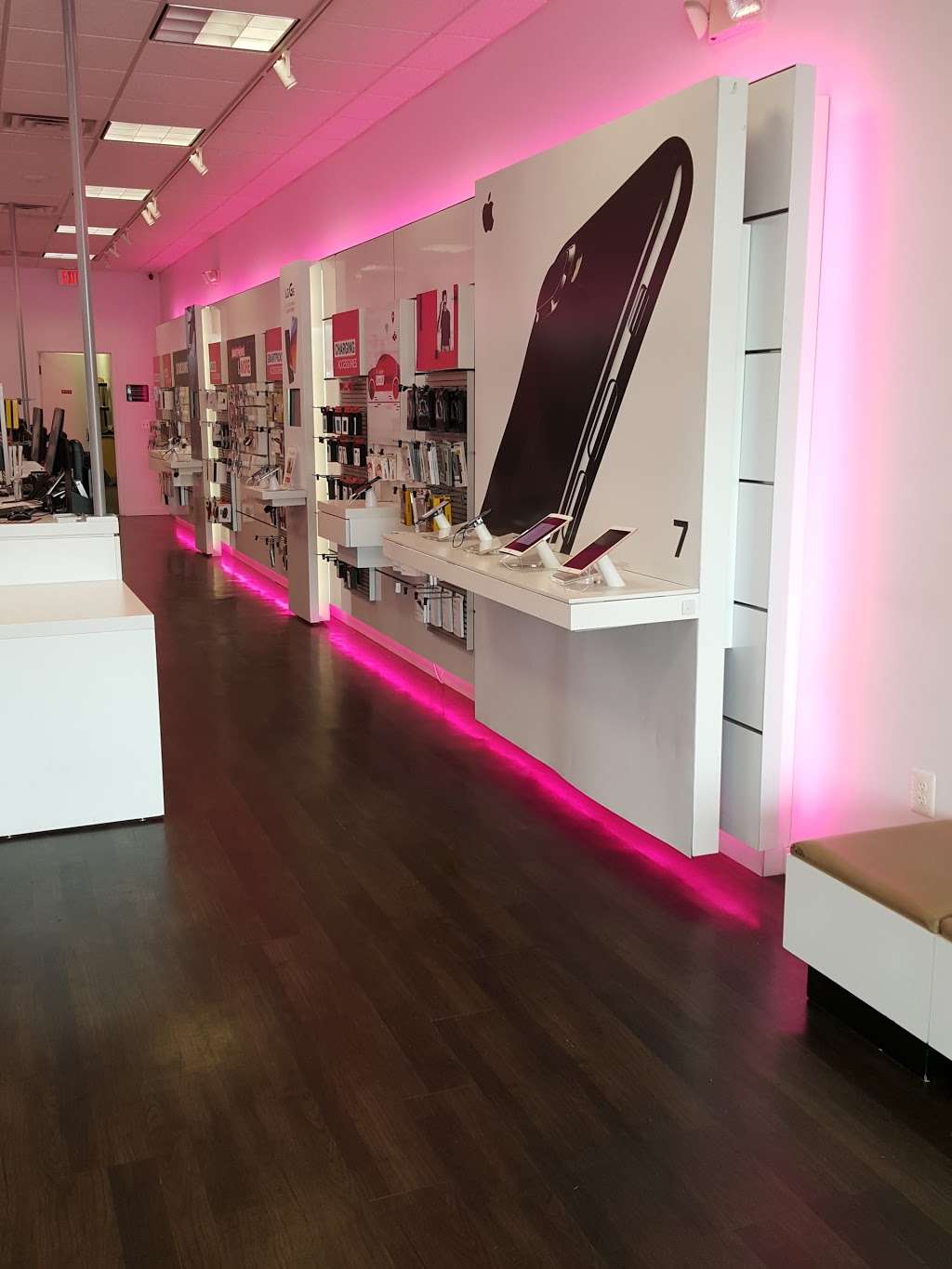 T-Mobile | 6181 Livingston Rd, Oxon Hill, MD 20745, USA | Phone: (301) 567-2005