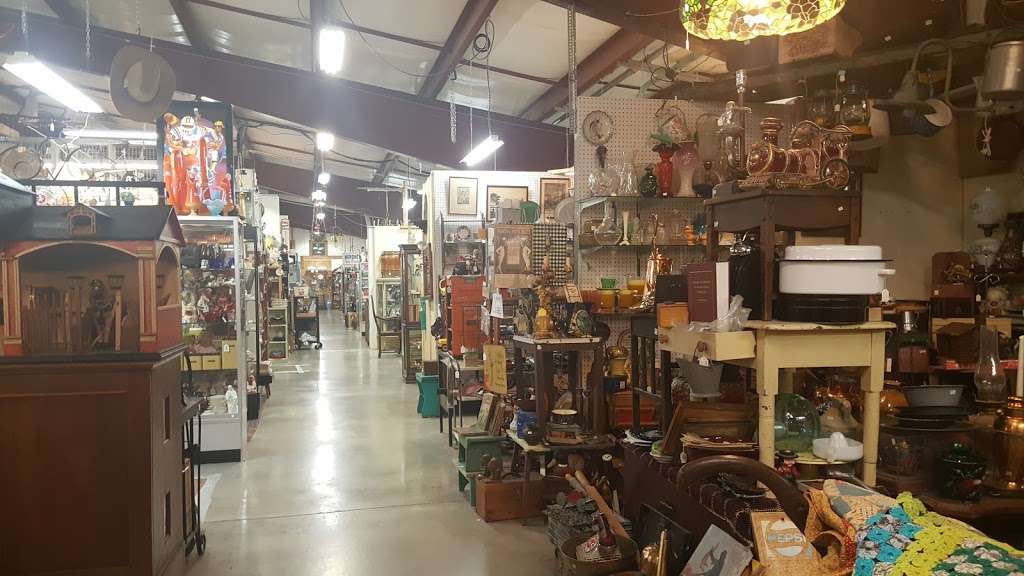 Adams Antique Annex | 2400 N Reading Rd, Denver, PA 17517, USA | Phone: (717) 335-3116