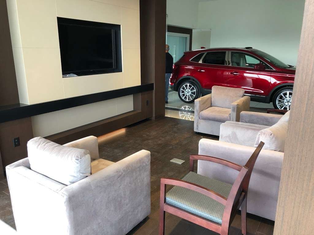 Tom Roush Lincoln | 13927 Trade Center Dr, Fishers, IN 46038, USA | Phone: (317) 399-7474