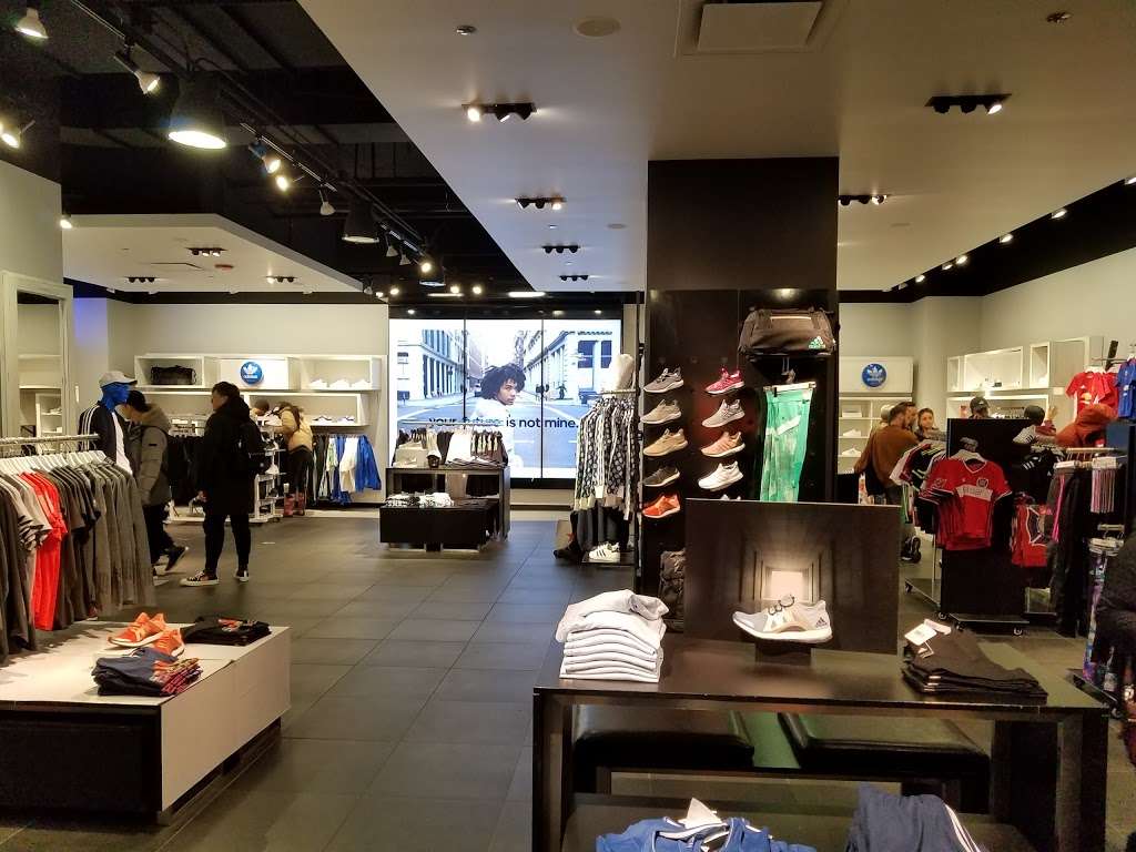 adidas Store | 845 N Michigan Ave Suite 409, Chicago, IL 60611, USA | Phone: (312) 867-1640