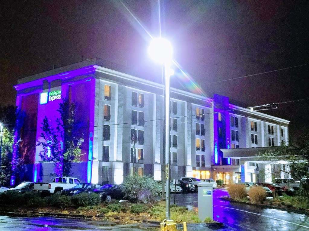 Holiday Inn Express Andover North-Lawrence | 224 Winthrop Ave, Lawrence, MA 01843, USA | Phone: (978) 975-4050