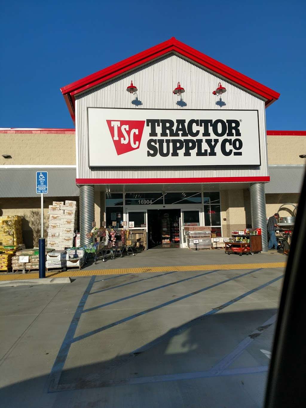 Tractor Supply Co. | 16904 West Sierra Hwy, Canyon Country, CA 91351 | Phone: (661) 252-1656