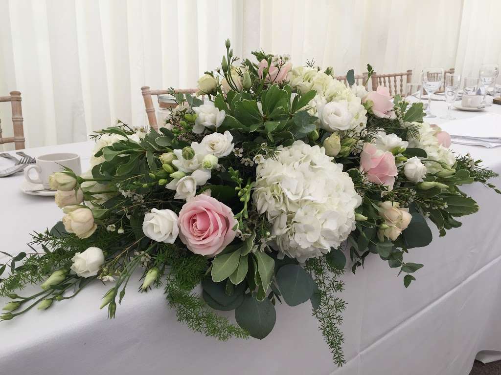 Broadview Florist | Broadview Garden Centre, Hadlow College, Hadlow, Tonbridge TN11 0AL, UK | Phone: 01732 853243