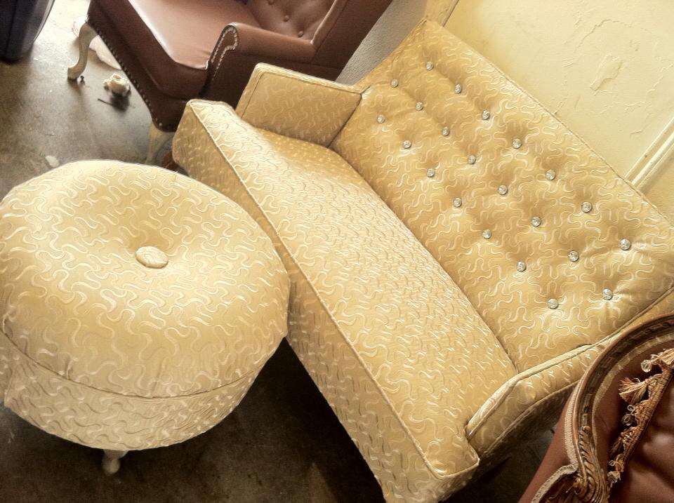 Barrons Upholstery Shop | 5711 Yale St #94, Houston, TX 77076, USA | Phone: (832) 202-5506