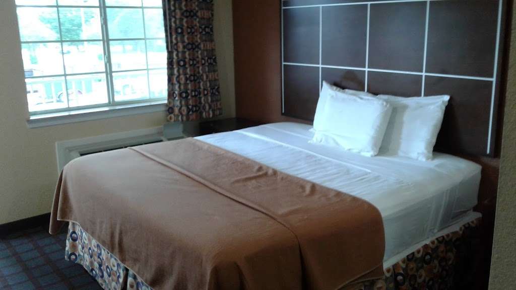 Highlands Suites | 1407 S Main St, Highlands, TX 77526 | Phone: (832) 838-8230