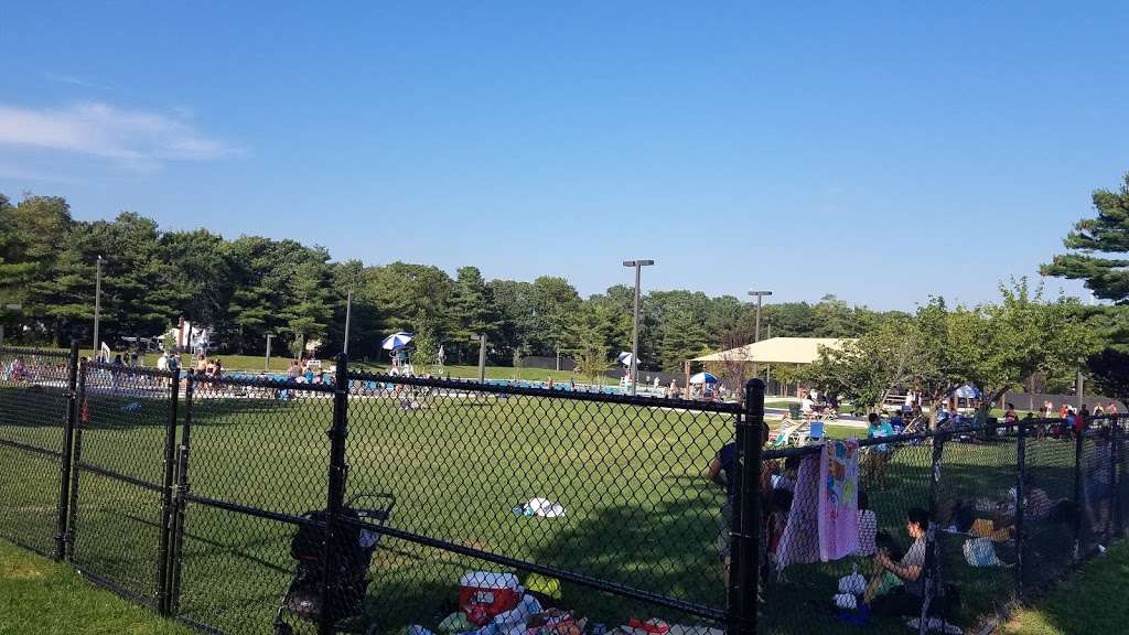 Timberline Park in 400 Broadway, Brentwood, NY 11717, USA