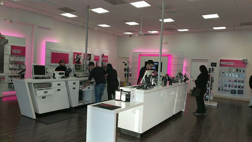 T-Mobile | 7011 Harrisburg Blvd Ste D, Houston, TX 77011, USA | Phone: (713) 514-0176