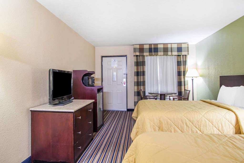 Econo Lodge Belton - Kansas City South | 222 Peculiar Dr, Belton, MO 64012, USA | Phone: (816) 322-1222