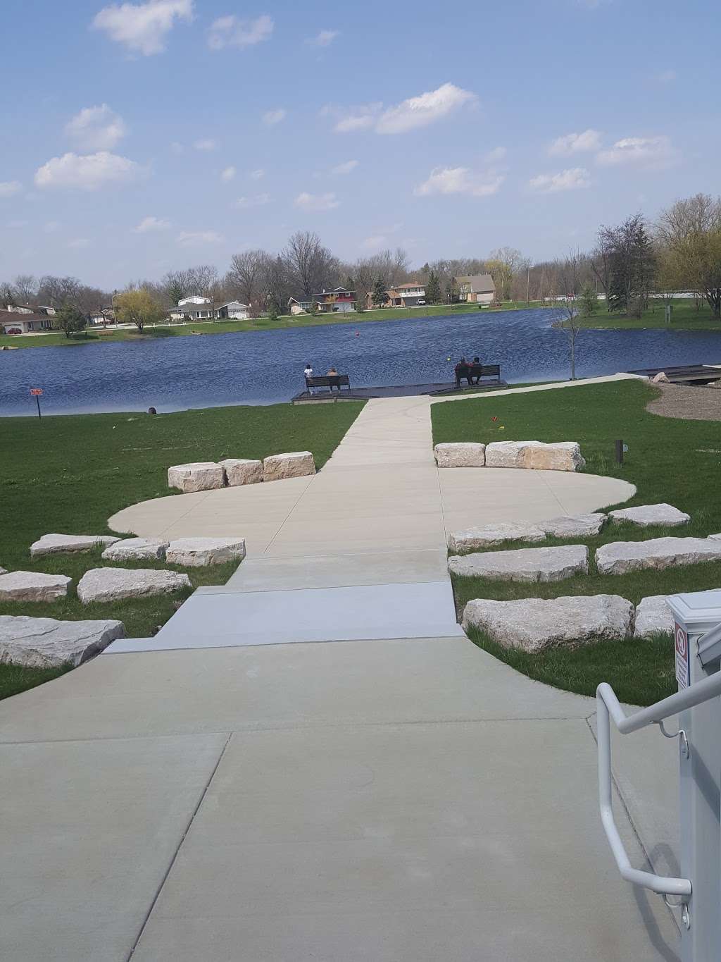 Dolphin Lake Park | 2700 183rd St, Homewood, IL 60430 | Phone: (708) 957-7275